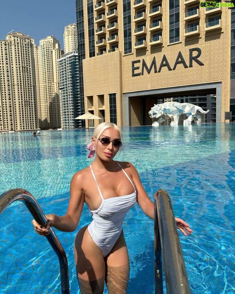 Daniella Chávez Instagram - NO ES NI MUY TEMPRANO, NI MUY TARDE, ESTAS EN EL MOMENTO PERFECTO PARA VIVIR LA VIDA QUE MERECES✨💫 In love with this City💖Dubai🪄 Dubai, United Arab Emirates