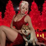Daniella Chávez Instagram – Con todo mi cariño te deseo que la magia de la Navidad te ilumine y te ayude a conseguir todos tus sueños.
Feliz Navidad ✨💫 @NovaMen by @FashionNova Dress ♥️.