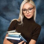 Daniella Chávez Instagram - 90s YearBook 📚 en cuál me parezco más? 🤣 creó que a mi no me resultó 🥲