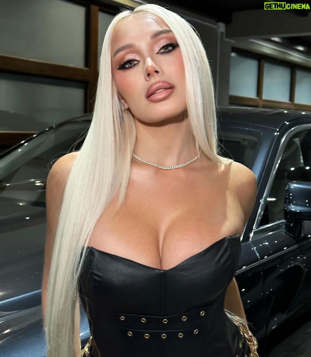 Daniella Chávez Instagram - Le mandé la Ubi a @kingsavaggeofficial y salió tremendo Video clip! Profesionalismo, Video y calidad van de la mano! El duro es quien puede pagar lo mejor para su trabajo! La mejor en todo #Yatuchavez hoy 20hrs lanzamiento