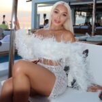 Daniella Chávez Instagram - Sunset in Mikonos 🤍 @NovaMen & @FashionNova Outfit ✨foto Fav del 1 al 6? Míkonos, Greece