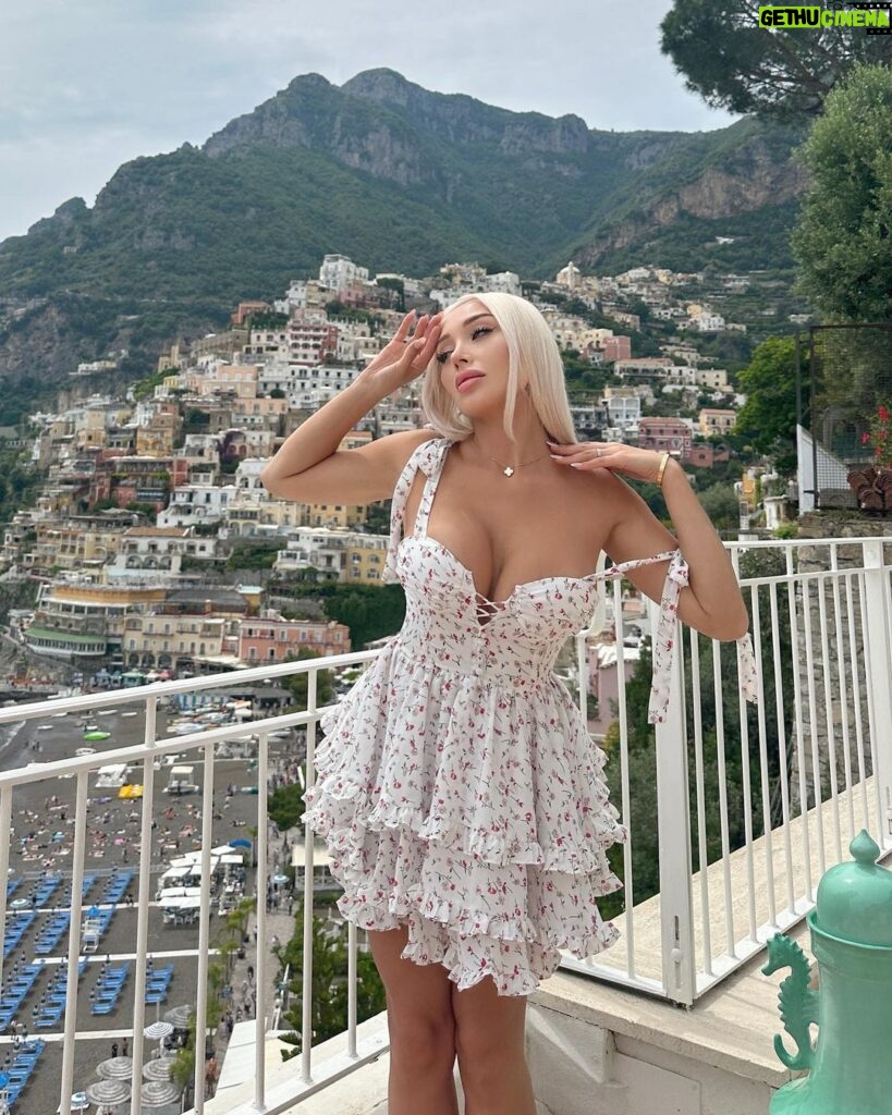 Daniella Chávez Instagram - Nice weekend🌸Link in Bio🌸 Positano, Amalfi Coast, Italy