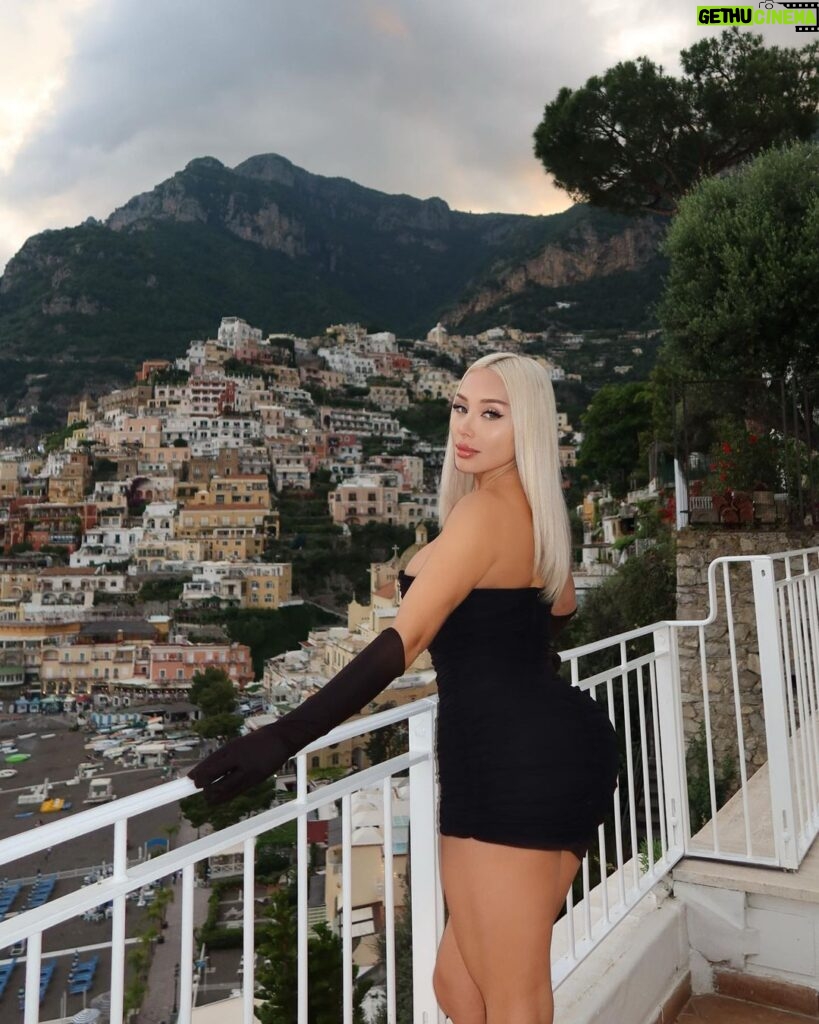 Daniella Chávez Instagram - Cuál es tu Fav? 🖤🍋🖤🍋 Positano, Amalfi Coast, Italy
