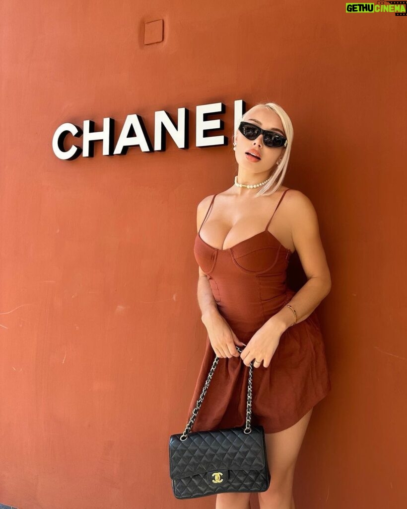 Daniella Chávez Instagram - 🍦 Capri 🇮🇹 Cuál es tu foto Favorita? Capri, Italy