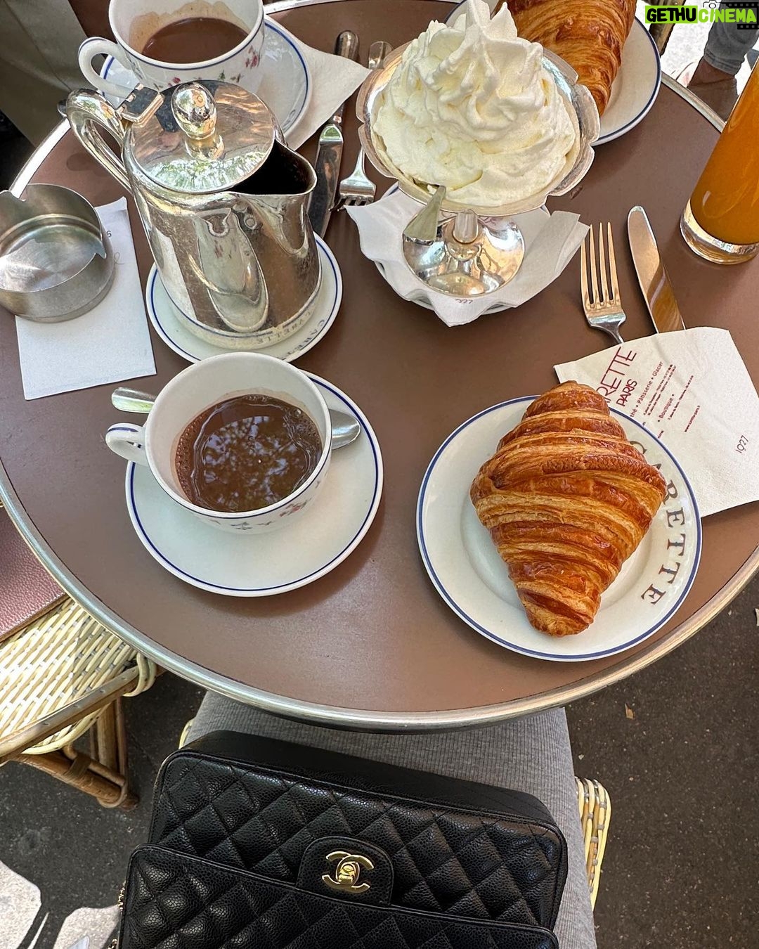 Daniella Chávez Instagram - Enamorada de París 🩶 Paris, France