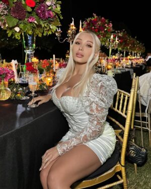 Daniella Chávez Instagram - La Dolce Vita🍷 @NovaMen by @FashionNova 🤍 dónde está mi Novio? 👰🏼‍♀️