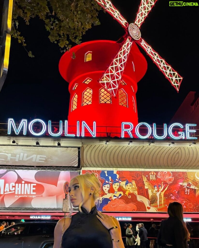 Daniella Chávez Instagram - Moulin Rouge♥️ @NovaMen by @FashionNova Dress♥️ Le Moulin Rouge (Officiel)