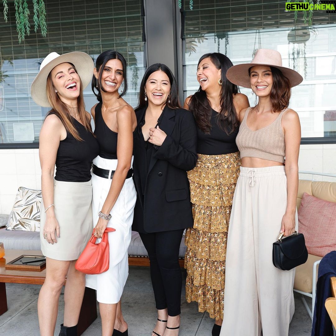 Danielle Robay Instagram - (Swipe to the end for 🎵) One of the best parts of getting older is my friendships with womxn (old + new) have gotten so much more profound. Less time // a higher bar. Only people that really fill you up! @cuyana (founders @kggallardo + @shilparshah) threw a dinner FULL of friendship, conversation and warmth ✨ Los Angeles, California