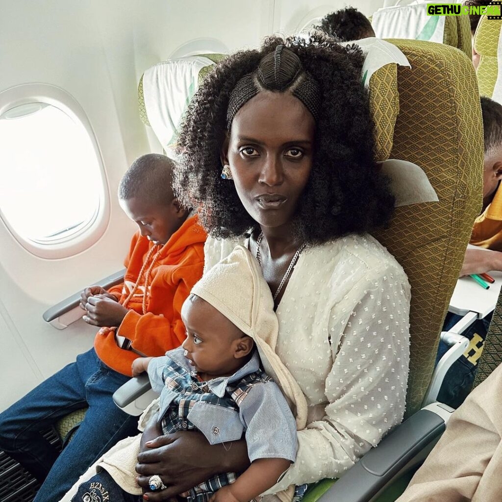 Danielle Robay Instagram - •WOMEN• of Ethiopia 🇪🇹 📷: @maximdinshtein + me Addis Ababa, Ethiopia