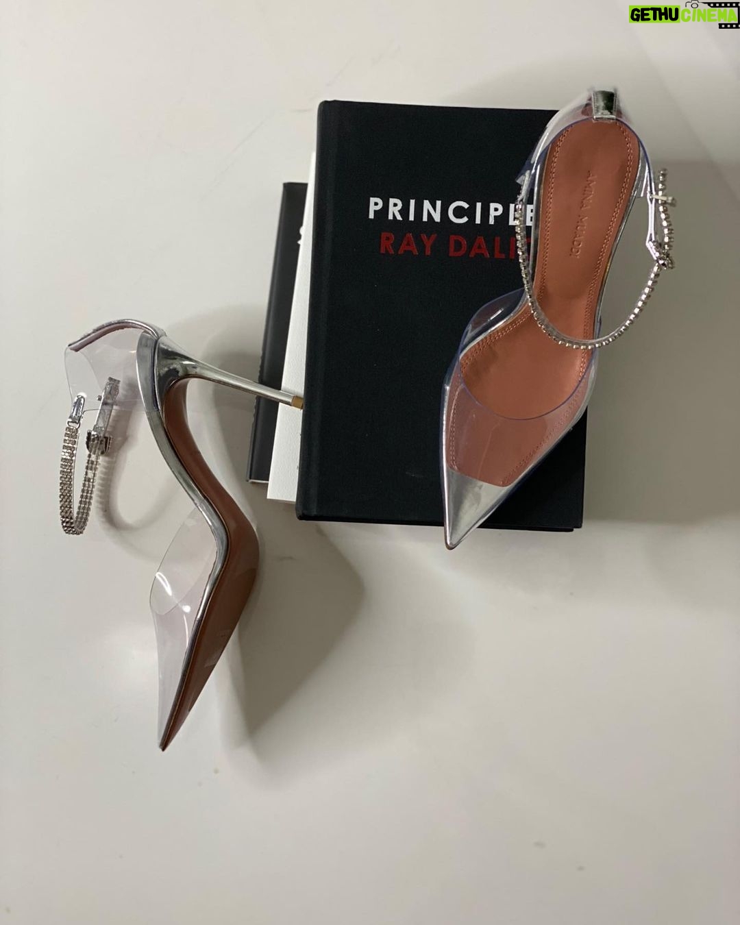 Danielle Robay Instagram - Good shoes + good books…they take you places 🌪️ Los Angeles, California
