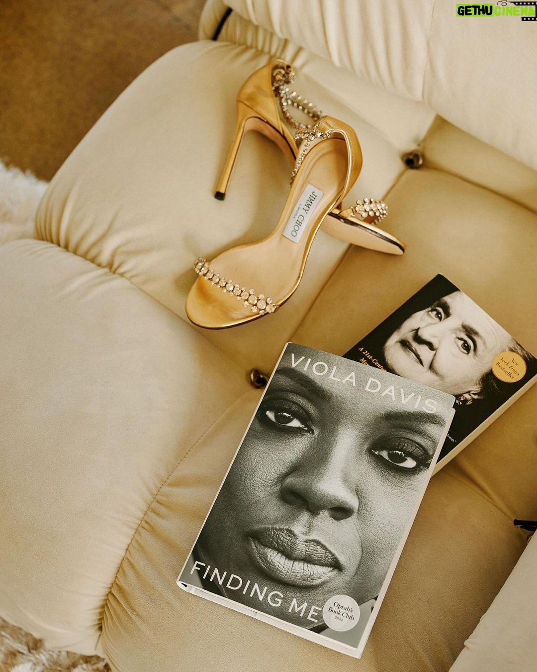 Danielle Robay Instagram - Good shoes + good books…they take you places 🌪️ Los Angeles, California