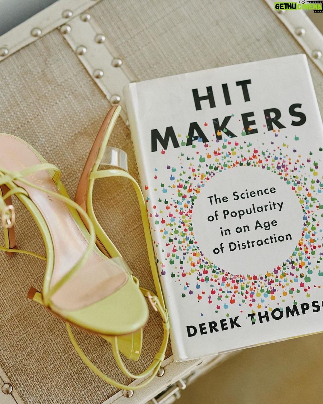 Danielle Robay Instagram - Good shoes + good books…they take you places 🌪️ Los Angeles, California
