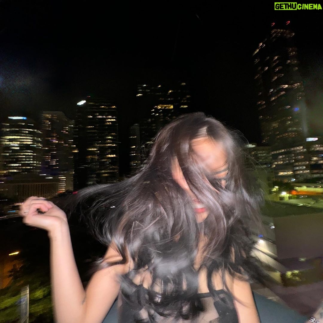 Danna Paola Instagram - cambiar x ti me da pereza…. ✨🩶 Miami, Florida