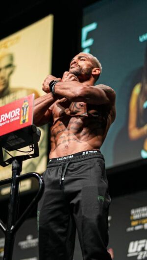 Danny Roberts Instagram - The sun don't shine forever, but as long as it's here then we might as well shine together, better now than never, business before pleasure Team Chocolate and the Fam, who you know do it better? 💯🥊🇬🇧

#UFC #UFC274 #UFCEurope #MMA #UKMMA #MixedMartialArts #JonesWrestling #HKickboxing #NoLimits #CombatSports