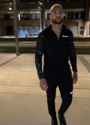 Danny Roberts Instagram - Affirmations and visualisation are very important because to be able to achieve something great you have to believe it, see it and feel it to execute IT. The mental blueprint has been set. We’re ready! 🔥🍫😤 

#UFC #UFC274 #UFCEurope #MMA #UKMMA #MixedMartialArts #JonesWrestling #HKickboxing #NoLimits #TammPlan #CombatSports