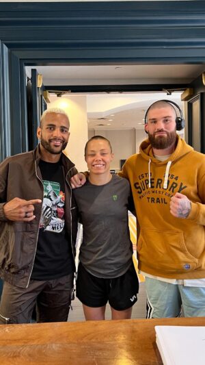 Danny Roberts Instagram - Locked in and checked in for #UFC274 @ufceurope! ✍🏽🇬🇧 

#UFC #UFC274 #UFCEurope #MMA #UKMMA #MixedMartialArts #CombatSports