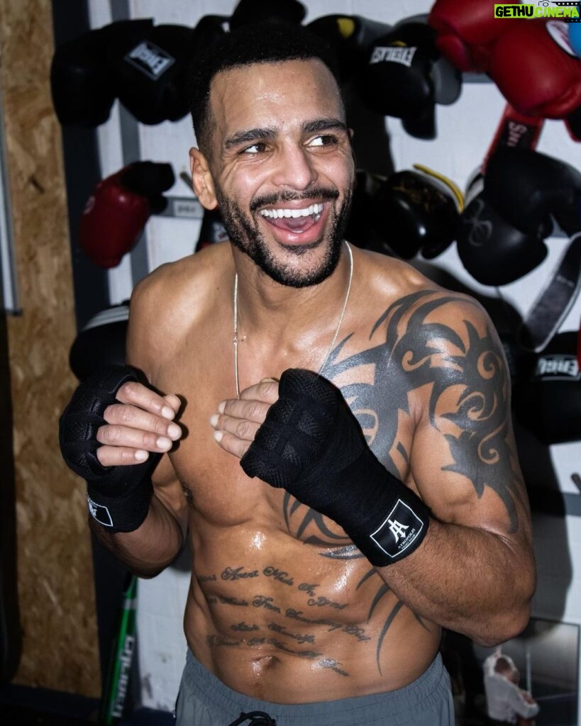 Danny Roberts Instagram - All smiles now but in two weeks time we’re bringing MAXIMUM VIOLENCE to #274 @ufceurope! 🐺🩸🇬🇧