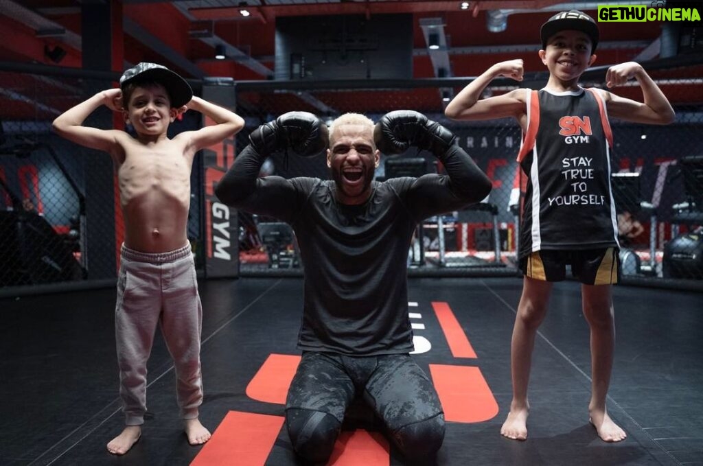 Danny Roberts Instagram - My motivation, my boys! @ufceurope #UFC274 ❤️🇬🇧🇬🇾