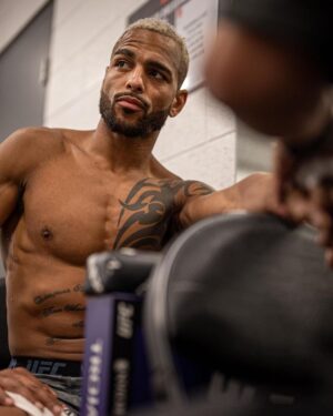 Danny Roberts Instagram - Wrapped up and ready to roll @ufceurope🥊

#UFC #UFC274 #UFCEurope #MMA #UKMMA #MixedMartialArts #JonesWrestling #HKickboxing #NoLimits #CombatSports