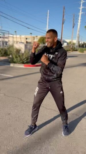 Danny Roberts Instagram - Any time, any place! 🥊🔋🎚

#UFC #UFCEurope #UFC274 #MMA #MixedMartialArts #Fighter #Warrior #Combat #CombatSports #SanfordMMA #JonesWrestling #HKickboxing #LasVegas #TeamChocolate