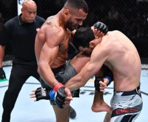 Danny Roberts Instagram - There are some things you can only learn in a storm 🙅🏽‍♂️🌪

#UFC #UFCEurope #UFCVegas40 #MMA #MixedMartialArts #Fighter #Warrior #Combat #CombatSports #SanfordMMA
#JonesWrestling #Kickboxing #LasVegas #Liverpool #London #Bristol #TeamChocolate