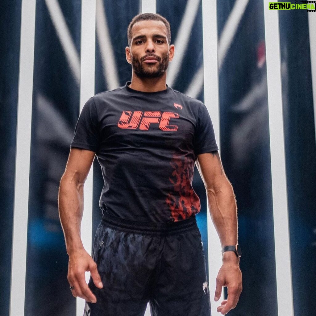 Danny Roberts Instagram - Don’t ever get it twisted I am a born fighter. It’s time to put the BS behind and truly drive forward for what’s meant to be. The hard work has been done but we’ve still got a job to to on Saturday night ⚡️ Chapters change and so can we 📖…elevation time 📈🔥 #UFC #UFCEurope #UFCVegas40 #MMA #MixedMartialArts #Fighter #Warrior #Combat #CombatSports #SanfordMMA #JonesWrestling #HKickboxing #LasVegas #TeamChocolate UFC Performance Institute