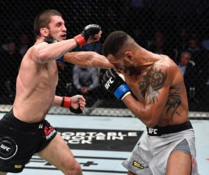 Danny Roberts Instagram - Chop a brick like Daniel-san
It's in your heart if you stand or run... 🥊💥

#UFC #UFCEurope #MMA #MixedMartialArts #UKMMA #Combat #KnockOut #KO #Fighter #SanfordMMA #JonesWrestling #HKickboxing