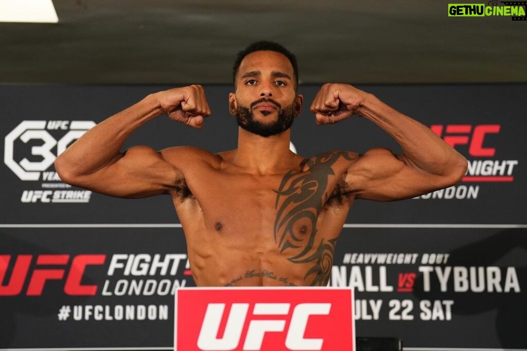 Danny Roberts Instagram - 14th time making weight for @ufc: 171lbs ⚖️🧨 #TeamChocolate #UFCEurope #UFCLondon #UFC #MMA #MixedMartialArts #KillCliffFC #KCFC London, United Kingdom