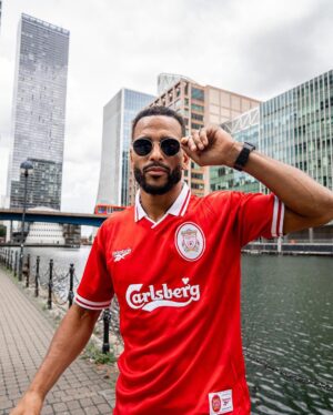 Danny Roberts Instagram - The city streets are your runway when you’re rocking @neveneyewearofficial 😎🔥

🕶️: Rae | PENNY
📸: @danhotchocolate

#nvn #neven #neveneyewear