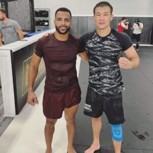 Danny Roberts Instagram - Thursday morning Kill Cliff FC!

Final Rounds in the bag with @shavkatrakhmonov94 ready for his fight next week on #UFC285 #UFC #TeamChocolate #KillCliff #ThatGym