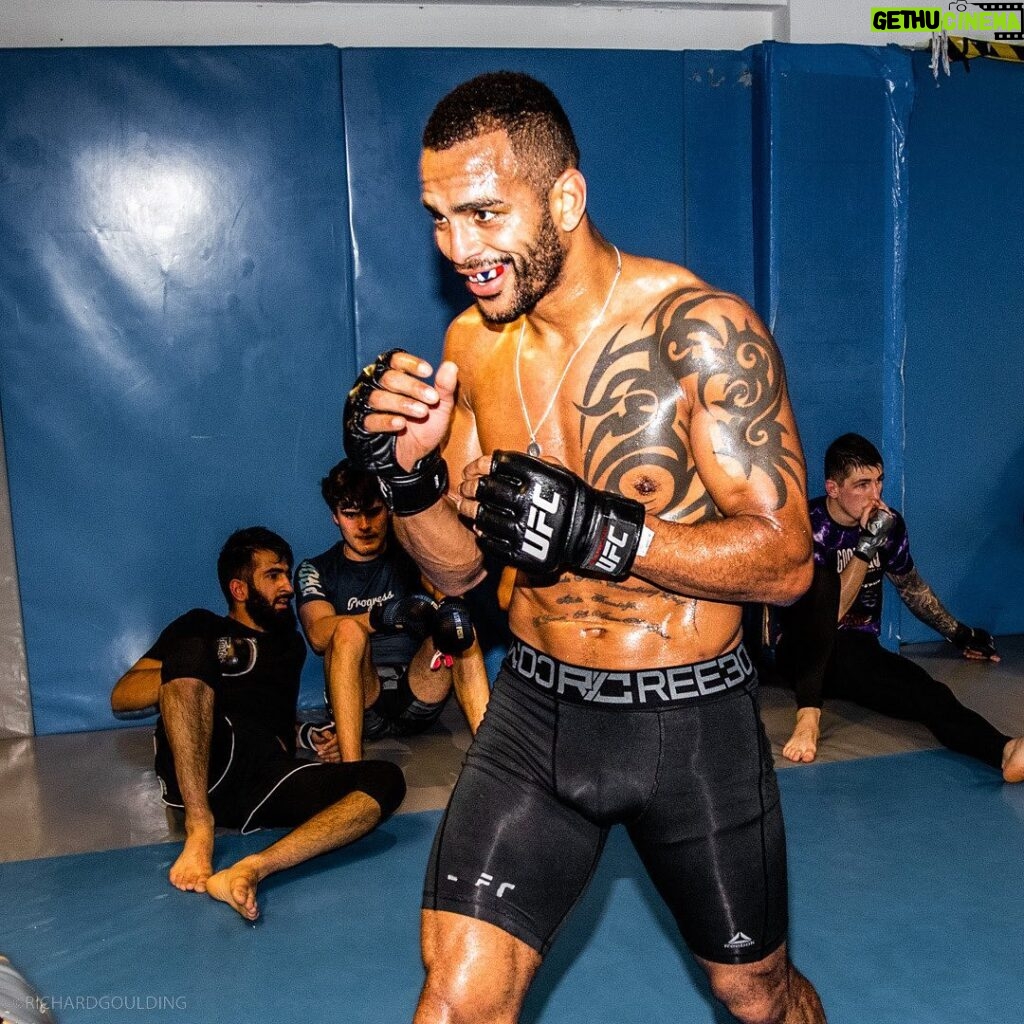 Danny Roberts Instagram - Dreams make good stories but everything important happens when we’re awake because that’s when we make things happen @ufceurope 🔥🍫 📸 @richard_goulding