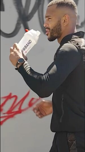Danny Roberts Instagram - The grind never stops🔥

@danhotchocolate X @myoband 

#mmatraining #mmafighter #motivationalquotes #gymmotivation #gymlife #sportsnutrition #workoutrecovery #wheyprotein #preworkout #trainhard