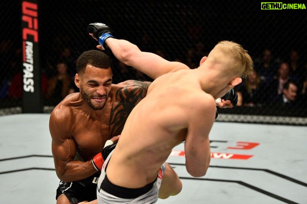 Danny Roberts Instagram - Feeling reflective today: next year will make it 𝑵𝑰𝑵𝑬 years fighting @UFC. Would like to hear from my day ones about which moments you enjoyed most @ufceurope @tntsportsufc 🔥👇🏽🇬🇧 UFC: ultimate fighting championship