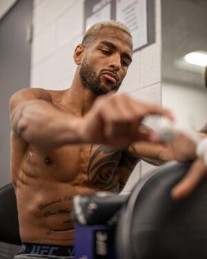 Danny Roberts Instagram - Wrapped up and ready to roll @ufceurope🥊

#UFC #UFC274 #UFCEurope #MMA #UKMMA #MixedMartialArts #JonesWrestling #HKickboxing #NoLimits #CombatSports