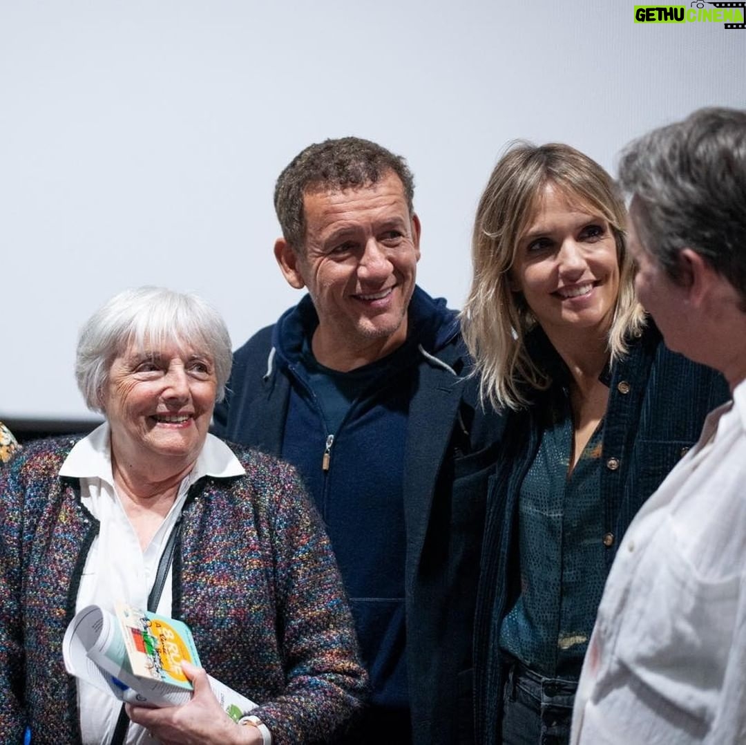 Dany Boon Instagram - Quel bonheur de venir à votre rencontre vous présenter "8 rue de l'Humanité" et discuter avec vous, héros du quotidien qui avez tant fait pour aider ceux qui en avaient grand besoin. Le film sera à découvrir sur Netflix à partir du 20 octobre 🙂 . @netflixfr @netflix @laurencearne @alisonwheelr #yvanattal