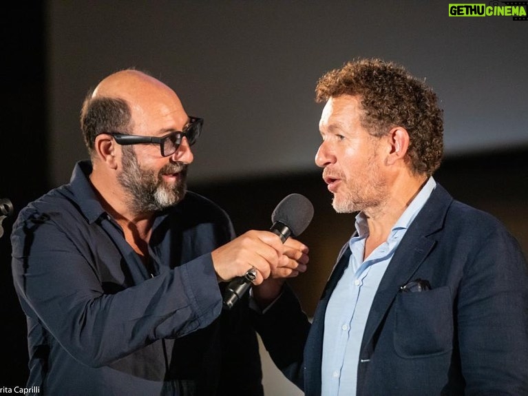 Dany Boon Instagram - Projection magique de Bienvenue chez les Ch’tis au festival de Bologne sur un écran géant devant 3000 personnes. Extraordinaire! Merci Gian Luca pour ce moment extraordinaire ❤️