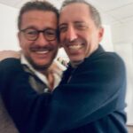 Dany Boon Instagram - Le nouveau spectacle de @gadelmaleh fait un bien fou. C’est un petit bijou de drôlerie, d’émotion et d’intelligence. Bravo au génie du stand up 👏✨❤️