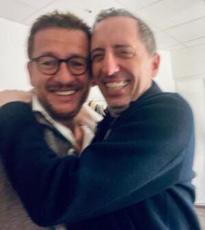 Dany Boon Instagram - Le nouveau spectacle de @gadelmaleh fait un bien fou. C’est un petit bijou de drôlerie, d’émotion et d’intelligence. Bravo au génie du stand up 👏✨❤️