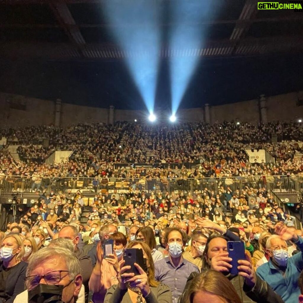 Dany Boon Instagram - Merci aux artistes, merci au public de Ch’nord, merci au Zénith eude Lille pour cette soirée caritative inoubliable !❤️ . 📸 @denis_tribhou