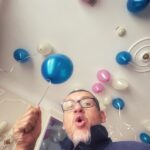 Dany Boon Instagram - Il n’y a pas d’âge pour apprécier des ballons d’anniversaire 🥳 merci pour tous vos messages. ❤️Dany 5/5
