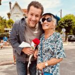 Dany Boon Instagram - Merci à Rose qui m’a offert une Rose pour mon anniversaire et qui a ébloui le plateau de tournage de son sourire contagieux et de sa joie de vivre du haut de ses 93 bougies qu’elle vient de souffler ❤️ 🎂 ❤️