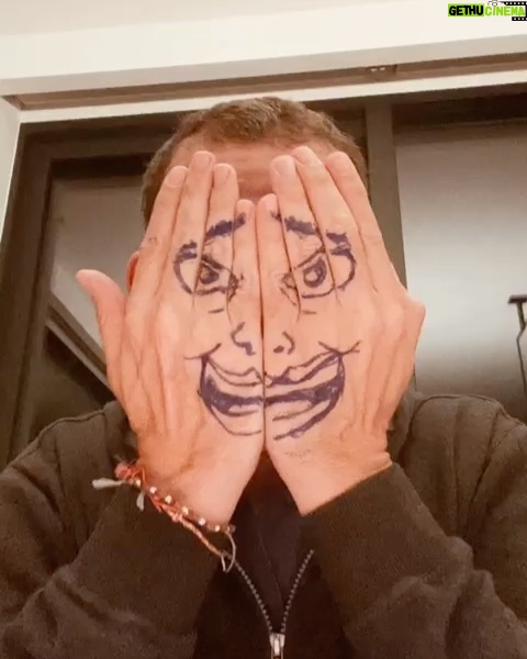 Dany Boon - 17.4K Likes - MERCHI  aux soignants, aidants, commerçants, caissières, livreurs... à tous ceux qui nous permettent d’esperer à un autre demain ! 
#ensembleàlamaison