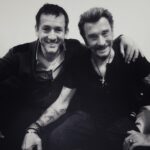 Dany Boon Instagram - Au-delà de la star, de la bête de scène, de l’immense artiste qu’était Johnny, c’était un être profondément gentil et d’une grande générosité ♥️ Il aurait eu 80 ans aujourd’hui. Bon anniversaire mon Johnny !