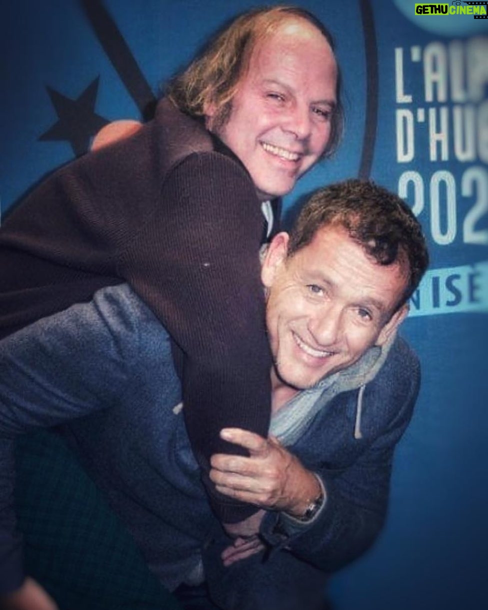 Dany Boon Instagram - Le lion aime bien porter son lionceau quand il voyage.
