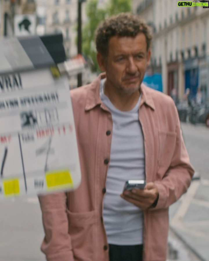 Dany Boon - 10.1K Likes - Petit cadeau making of ! Les coulisses du tournage à Paris. Merci de vos avis et vos beaux témoignages sur #LaViePourDeVrai. Je lis tout et j’adore partager ça avec vous ❤️