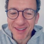 Dany Boon Instagram - Ce soir avant-premières exceptionnelles de #LaViePourDeVrai. On sera en direct dans tous les cinémas @pathefrance ! Lien pour réserver en Bio 😘
