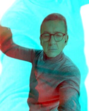Dany Boon Instagram - En 2023 faut danser, je vous jure, ça détend (même les cons). 
Une grande et belle année à toutes et tous 🥳♥️