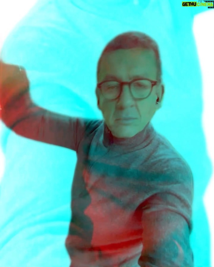 Dany Boon - 9K Likes - En 2023 faut danser, je vous jure, ça détend (même les cons). 
Une grande et belle année à toutes et tous 🥳♥️