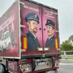 Dany Boon Instagram – Un de mes amis a croisé ce bien beau camion. MERCI aux transports Chappé Louis Fils pour cette jolie fresque 🤩 c’est d’autant plus touchant pour moi❤️ mon père était routier.