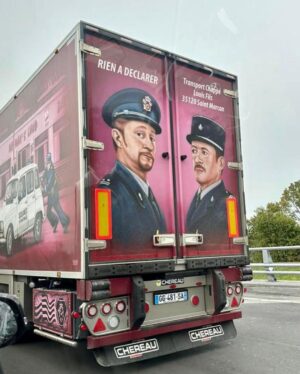 Dany Boon Instagram - Un de mes amis a croisé ce bien beau camion. MERCI aux transports Chappé Louis Fils pour cette jolie fresque 🤩 c’est d’autant plus touchant pour moi❤️ mon père était routier.